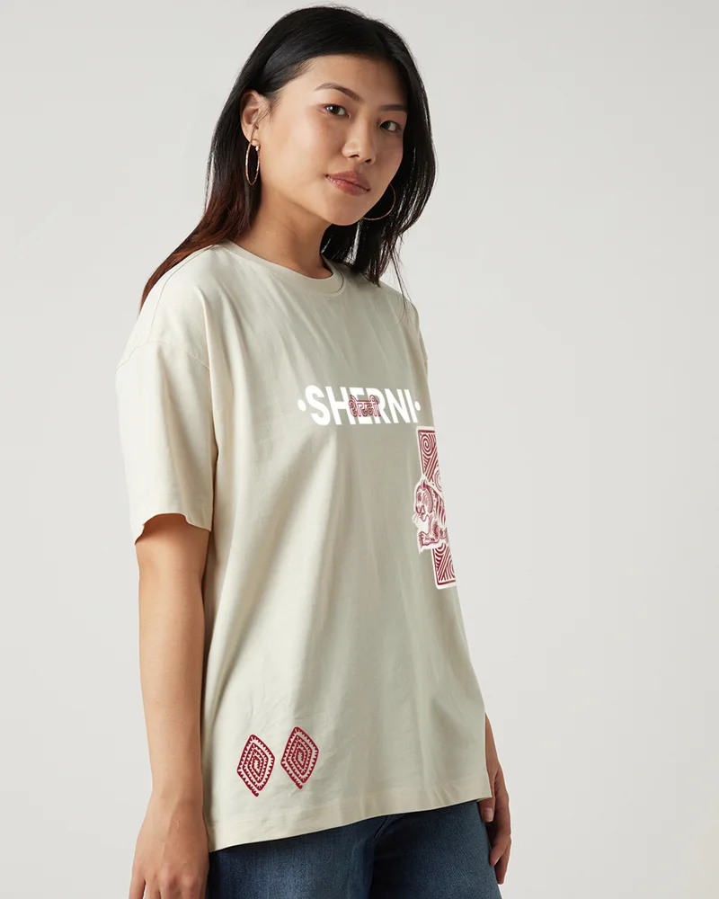 بيواكوف Women's Off White Teztarrar Graphic Printed Oversized T-shirt